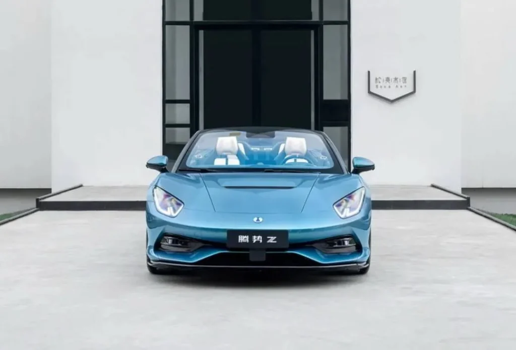 Електросуперкар BYD Denza Z у версії Spider синього кольору