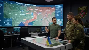 Президент Зеленський у центрі командування дальнього впливу ЗСУ на мапі Росії