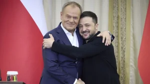 Зеленський і Туск обіймаються під польськими прапорами на зустрічі в Любліні