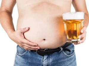 pyvnyi-zhyvit-iak-alkohol-zminiuie-metabolizm-i-chomu-zhyr-nakopychuietsia-same-dee9
