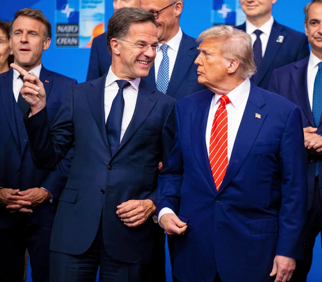 Марк Рютте та Дональд Трамп на саміті НАТО щодо витрат на оборону