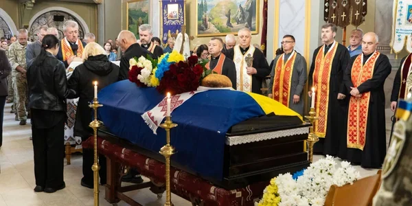 Церемонія прощання з пілотом Мі-8 Юрієм Вороном у церкві Бродів