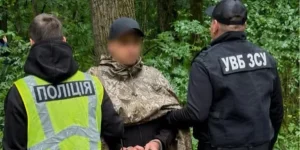 Поліція та УВБ ЗСУ затримують підозрюваного військового у справі вбивства цивільних