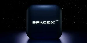 Чорний кубічний обєкт із білим логотипом SpaceX на тлі зоряного неба